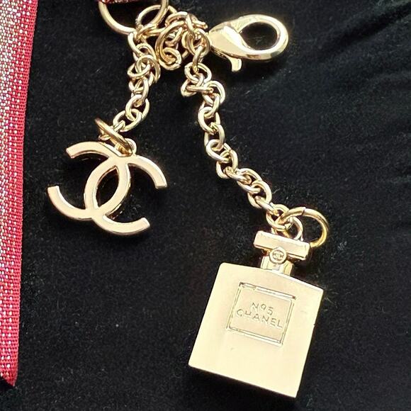 Chanel No 5 Limited Edition GWP Holiday Beauty Key Ring Charm with Bag - Picture 4 of 6